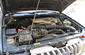 小汽車發動機艙2