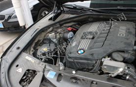 小汽車發動機艙3