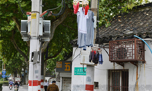 城中村電線上晾衣物
